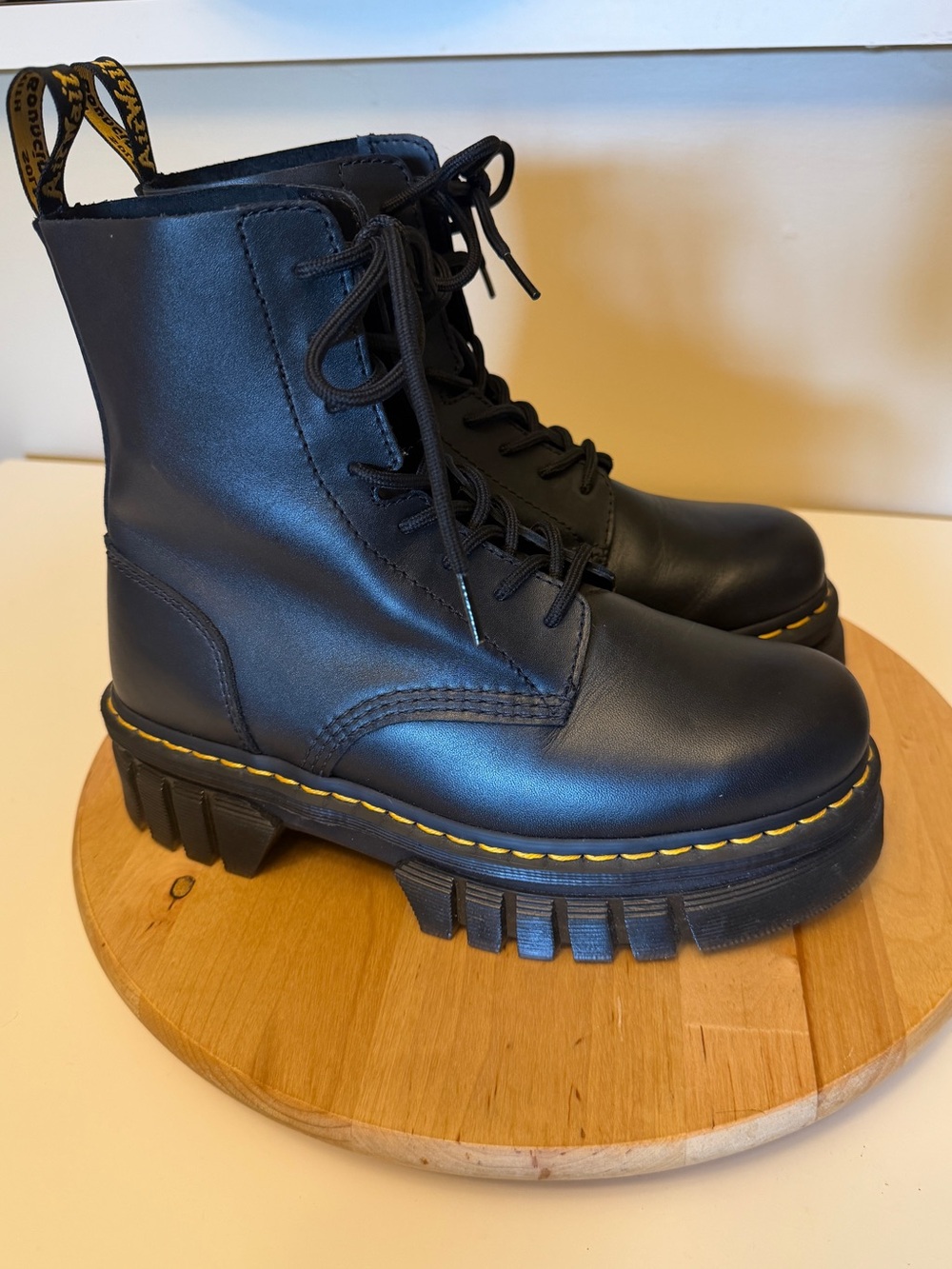 Dr. Martens Women’s Audrick 8 -eye Boot